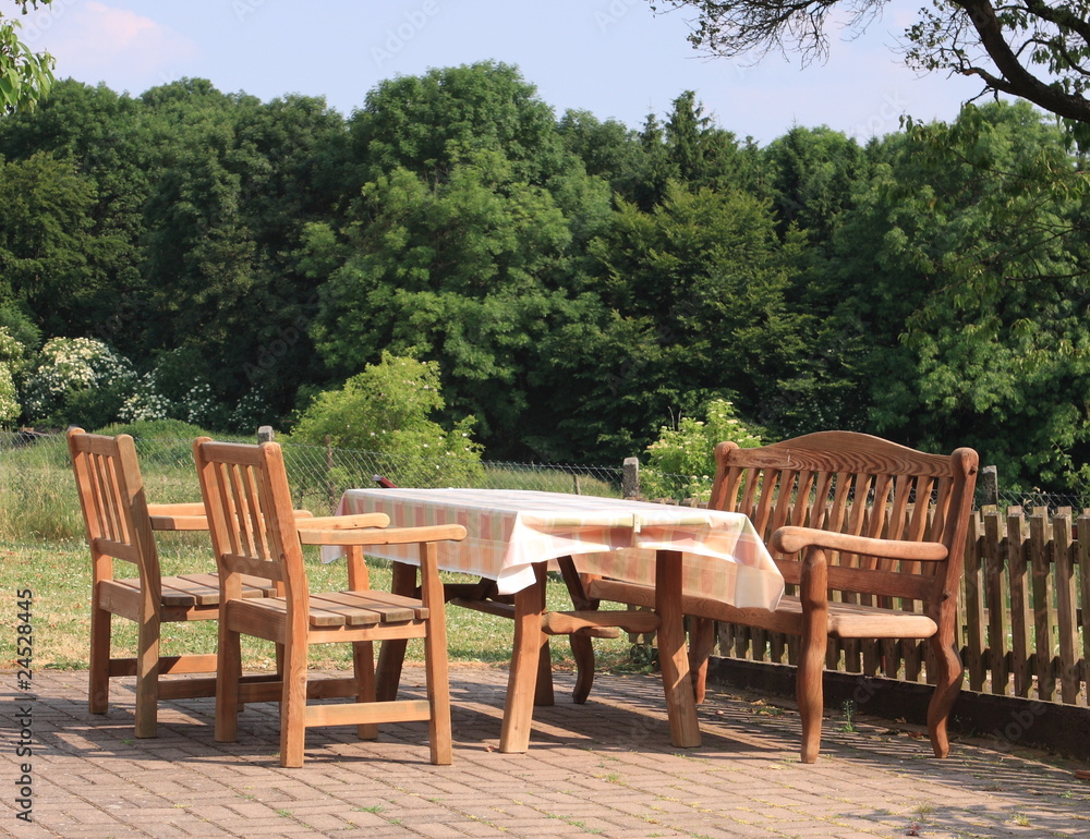 Obraz premium Gartenmöbel auf der Terasse