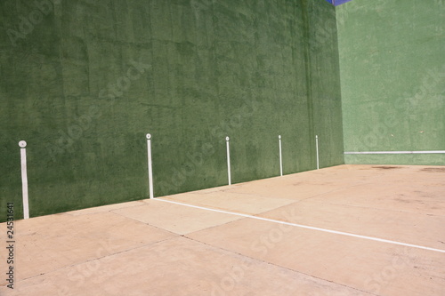Fronton court