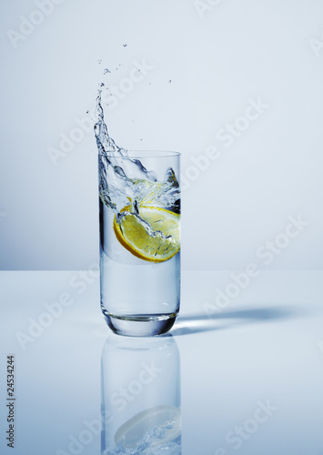 Wallpaper Mural Glas Wasser 02 Torontodigital.ca