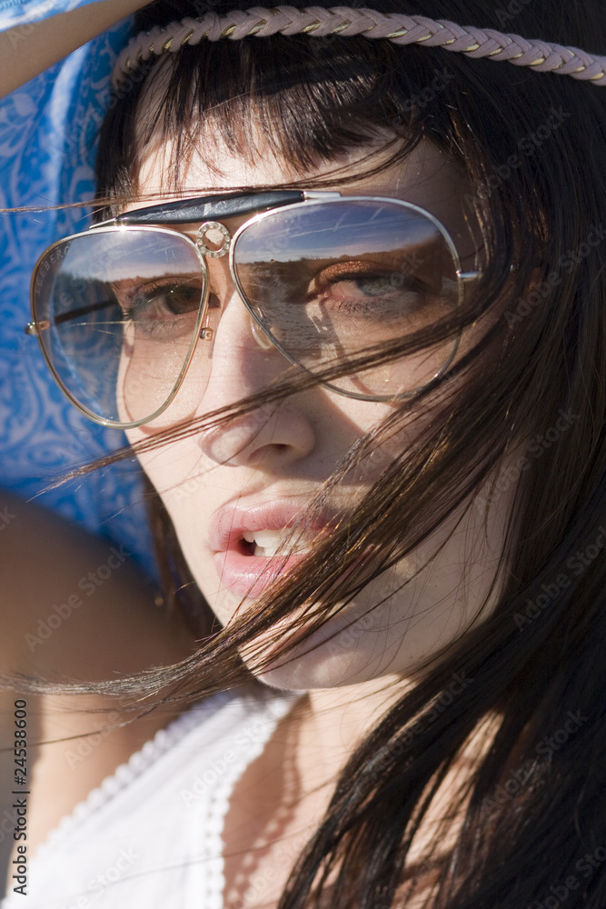 Portrait of atractive young women with stylish sunglasses Portrait of atractive young women with stylish sunglasses