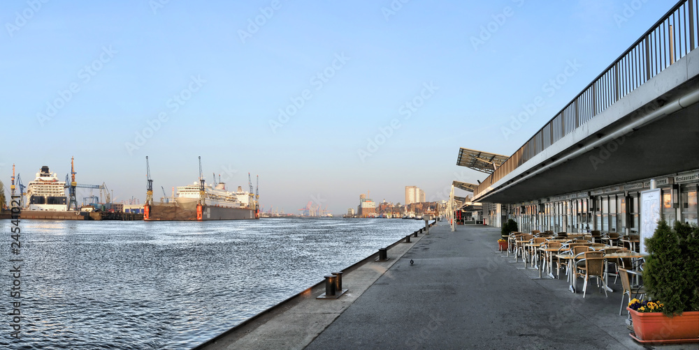 Hamburg - Landungsbrücken