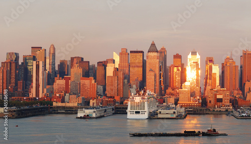 Manhattan skyline © rabbit75_fot