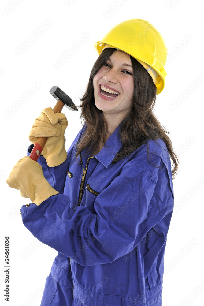 Junge freundliche Handwerkerin mit Schutzhelm Junge freundliche Handwerkerin mit Schutzhelm