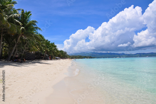 Fototapeta Naklejka Na Ścianę i Meble -  Beautiful white sand beach in Boracay