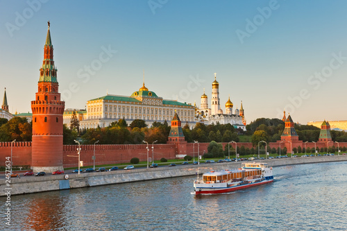 Obraz na plátně Moscow kremlin at sunset