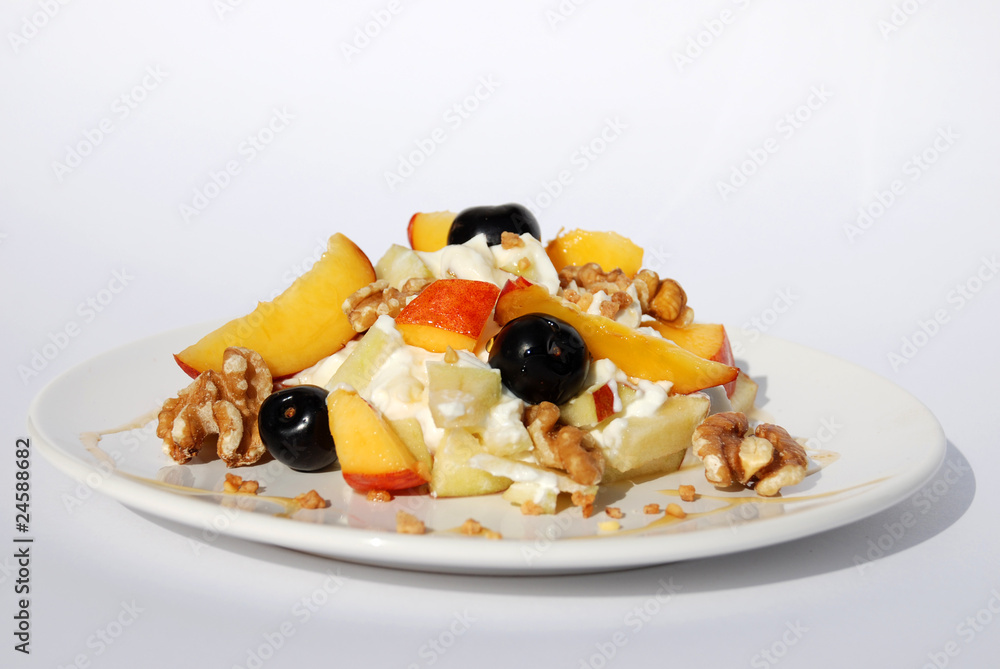 Obstsalat mit Nüssen Obstsalat mit Nüssen