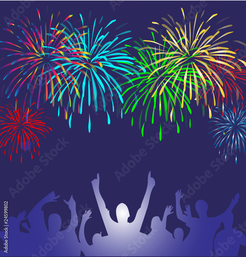 Feuerwerk mit feiernden Menschen