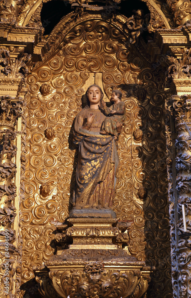 Fotografie Madonna statue in a gilded altar