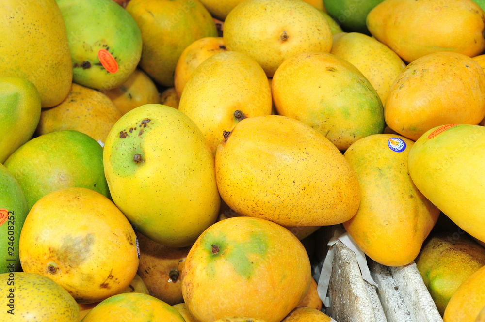 yellow mangoes in the market