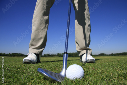 GOLF - Golfspieler mit Pitching Wedge