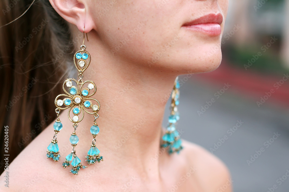 Obraz premium woman with earrings