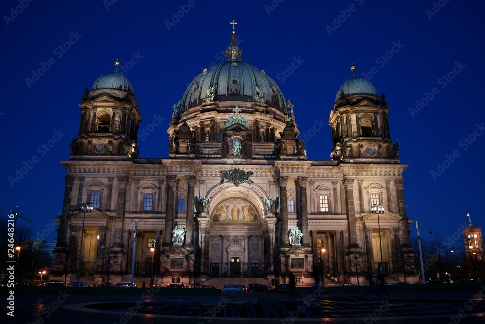 Berliner Dom at night