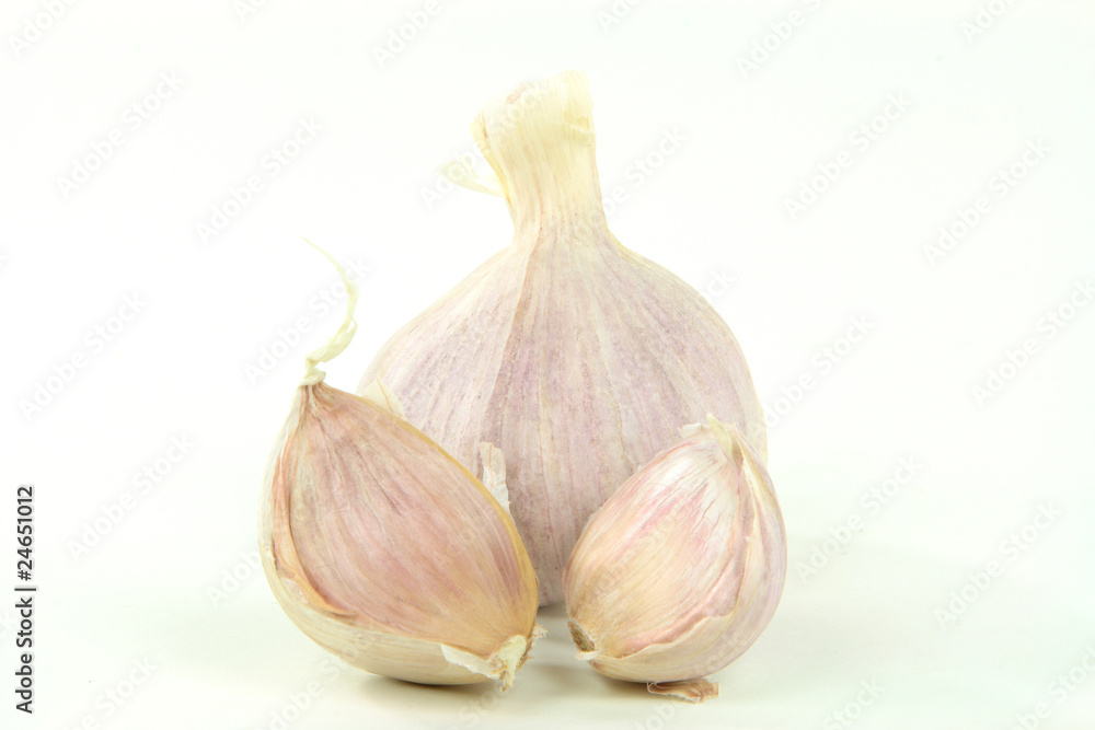Argentinean Garlic Bulb and cloves.