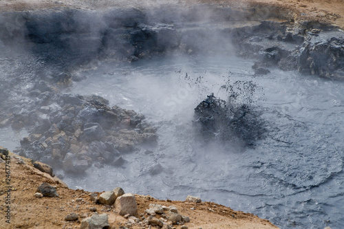 Volcanic mud hole © Rhombur
