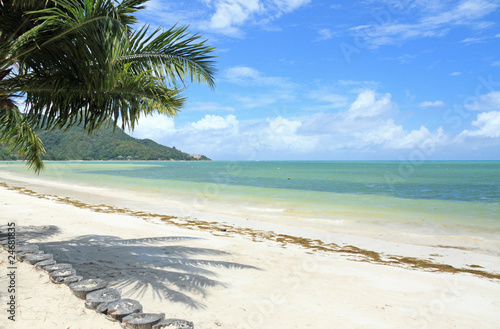 plage d  serte de Praslin aux Seychelles