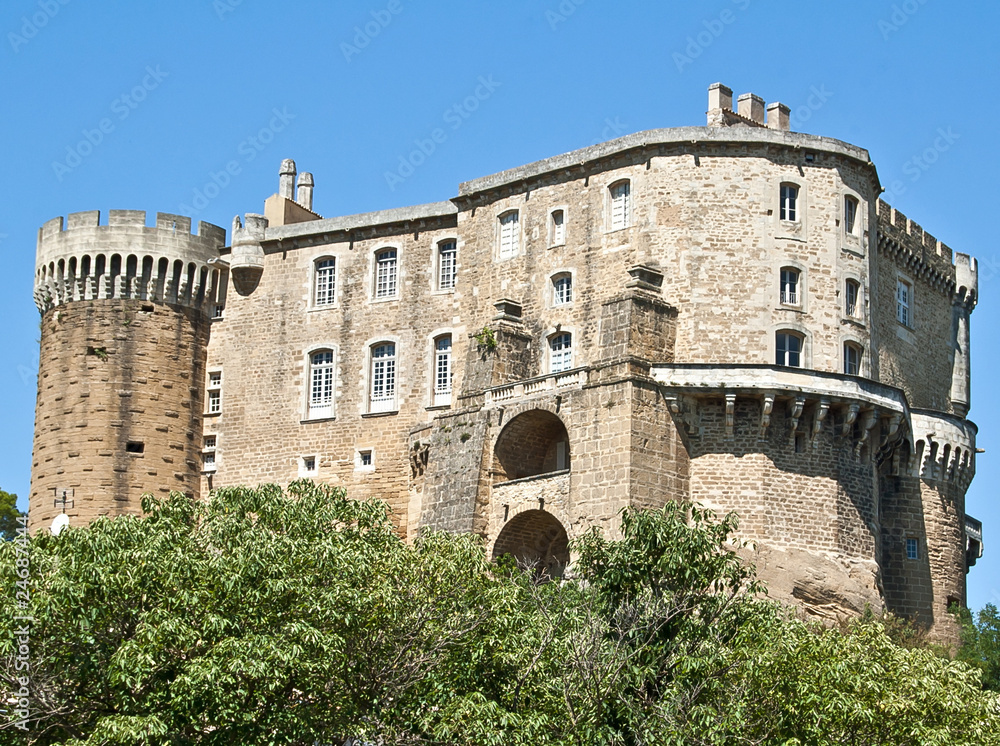 Château de Suze-la-Rousse en Provence