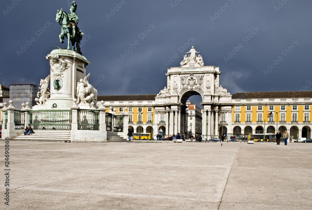 Fototapeta premium Commercial Plaza, Arco Triunfal and King João I statue in Lisbon