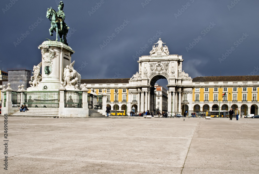 Commercial Plaza, Arco Triunfal and King João I statue in Lisbon