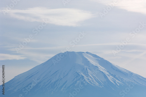 霞んだ富士山 © cube197