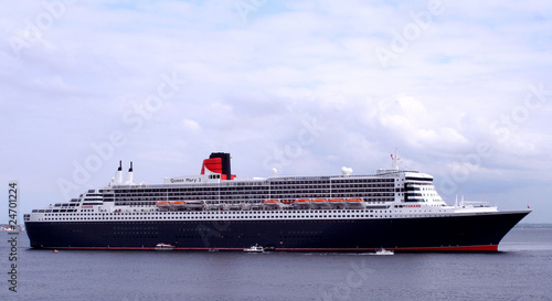 queen mary 2 photo