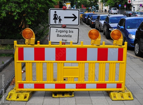 Baustelle, Absperrung - Zugang bis Baustelle frei photo