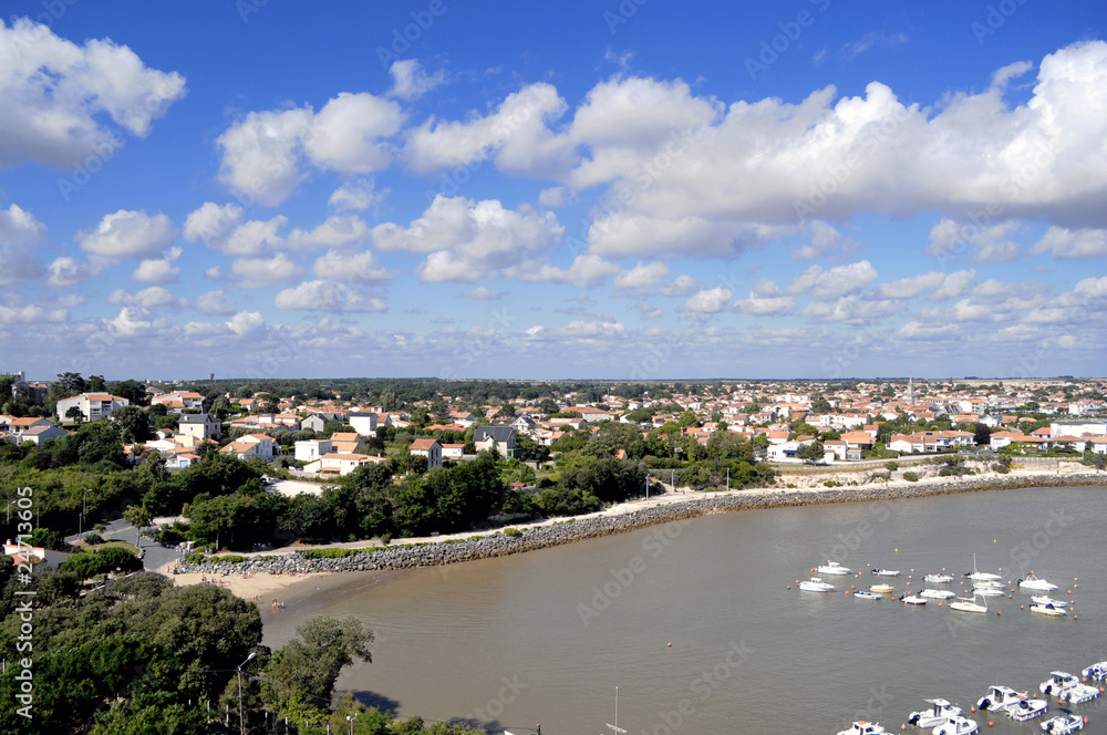 Vue aérienne de Saint Georges de Didonne et son port