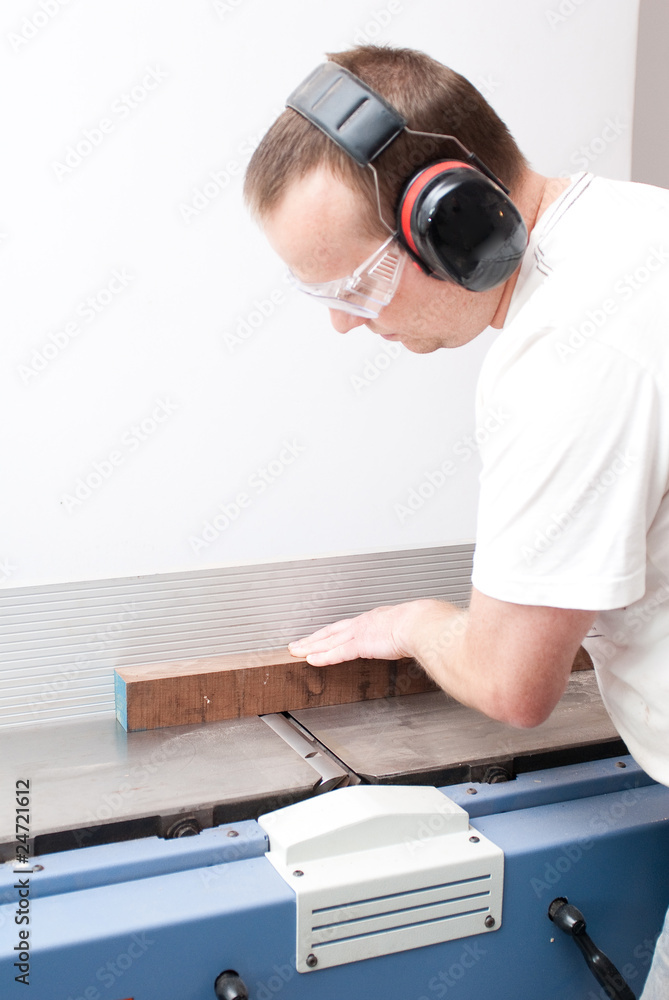 Obraz premium working on an electric buzz