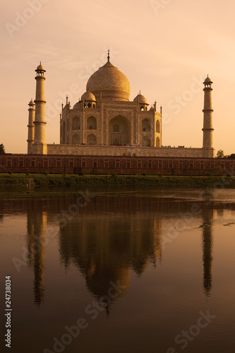 Wallpaper Mural Taj Mahal reflection in the Yamuna River. Torontodigital.ca