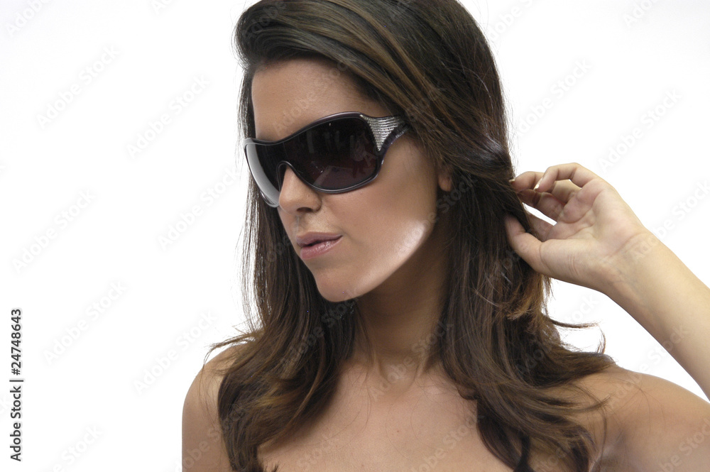 Modelo con gafas de sol 9802 Modelo con gafas de sol 9802