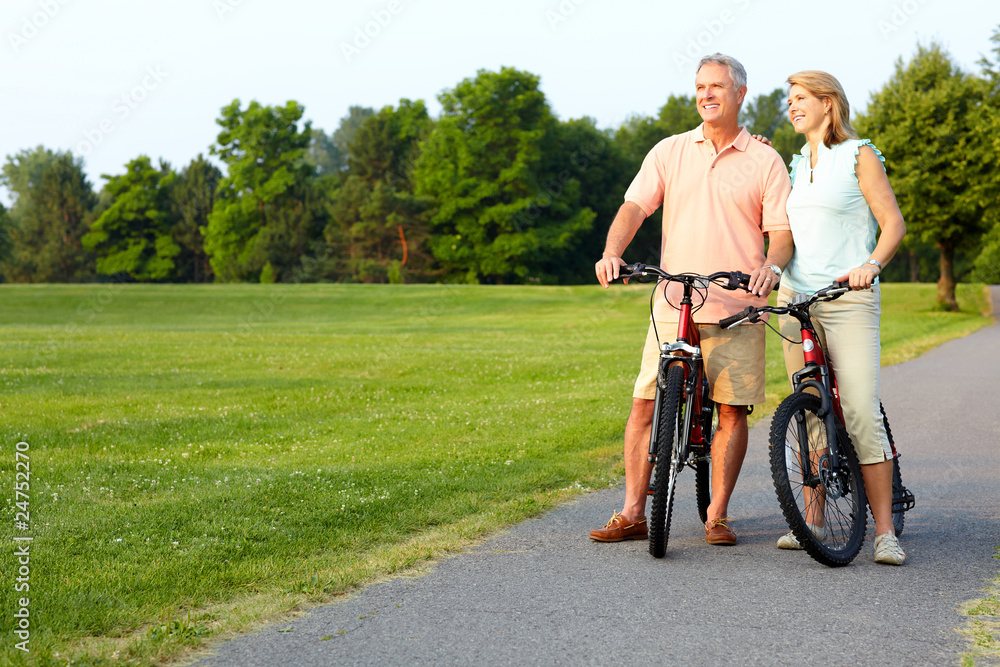 Fototapeta premium senior couple cycling