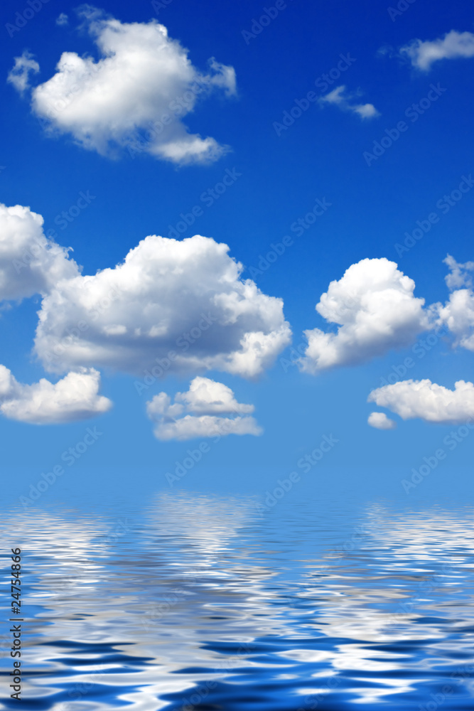 Wolken und Spiegelung