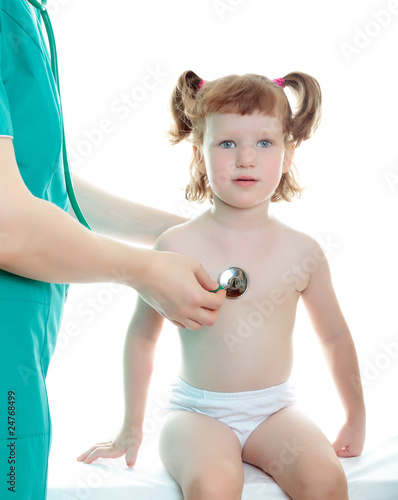 фотографія Doctor pediatrician examines little child using stethoscope