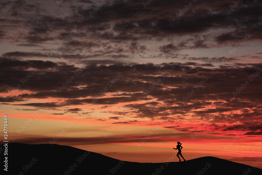 Obraz premium running in the sunset