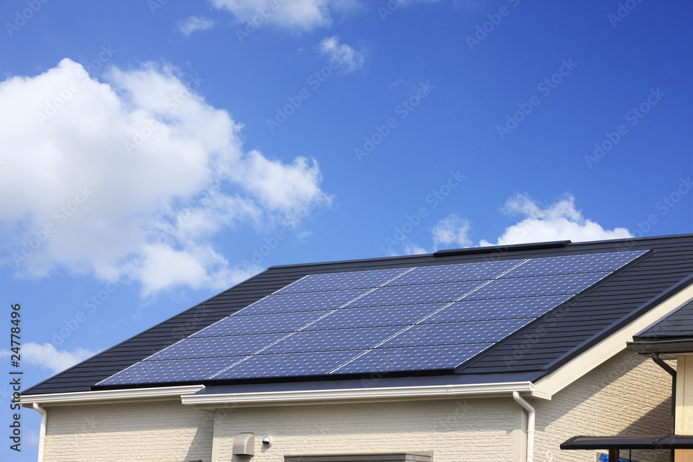 Obraz premium ソーラーパネルの家