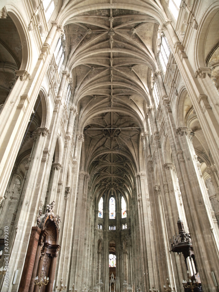 Iglesia gótica de San Eustache en Paris