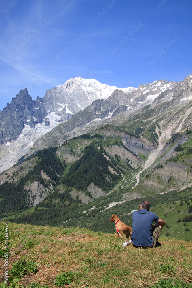 Naklejka premium Wspinaczka na Mont Blanc w kierunku schroniska Bertone