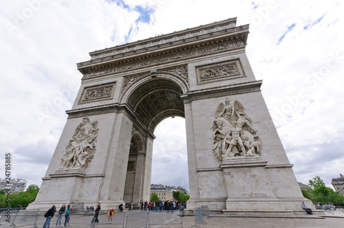 Arc de Triomphe - Paris, France © Scirocco340