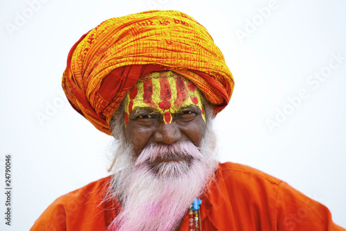 Tableau sur toile Portrait of a old Sadhu at the ghats in Varanasi, India.