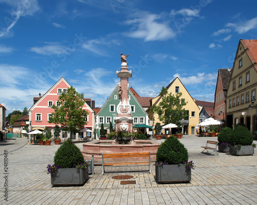 Bild auf Leinwand Brunnen in Roth