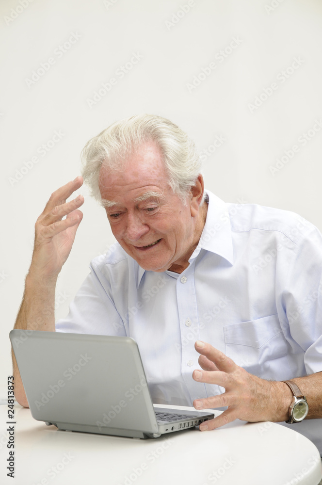 Rentner mit Netbook Rentner mit Netbook