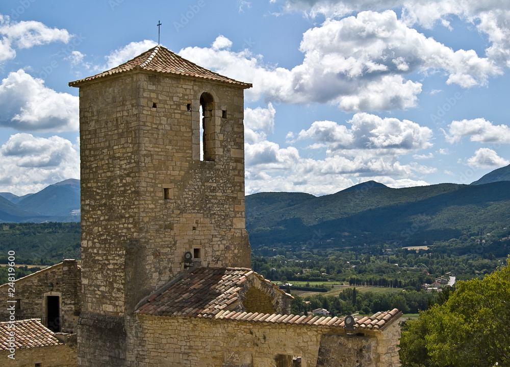 Village provençal de Le Poët-Laval en France Village provençal de Le Poët-Laval en France
