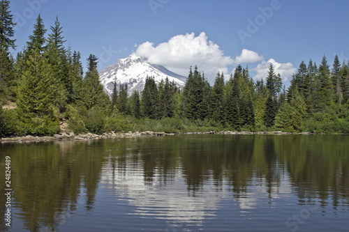 Fototapeta Naklejka Na Ścianę i Meble -  Mount Hood at Mirror Lake