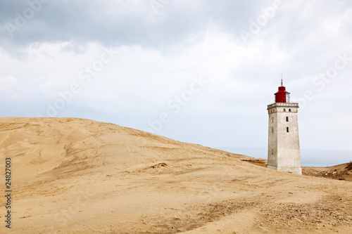 Lighthouse and sand dune © Lars Johansson
