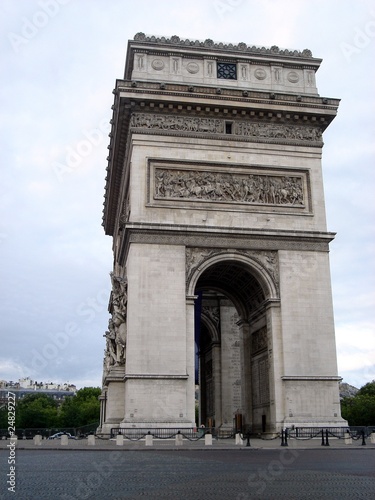 Arco di Trionfo a Parigi © Coradazzir