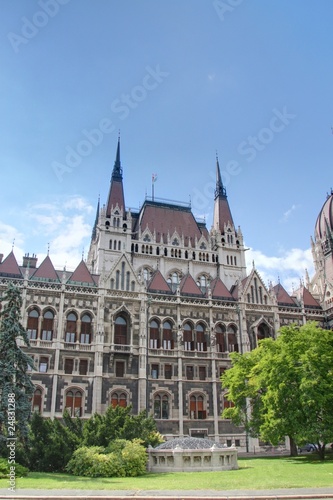 le parlement    budapest