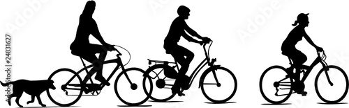 CYCLOTOURISTES ET LE CHIEN