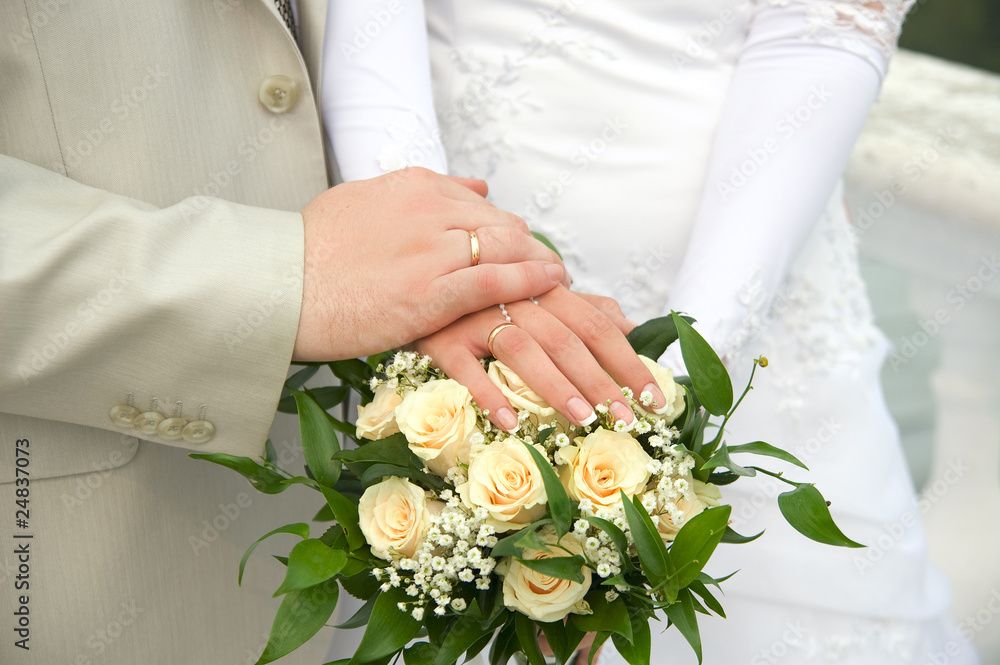 Just Married - Holding Hands Just Married - Holding Hands