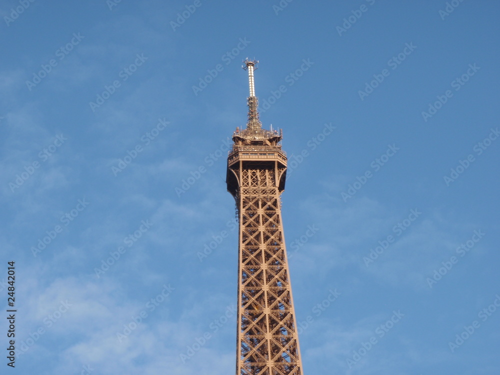 Antenne de la Tour Eiffel à Paris Antenne de la Tour Eiffel à Paris