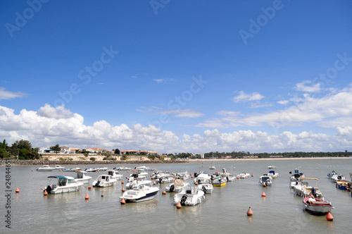 Vue plage et port de Saint Georges de Didonne photo
