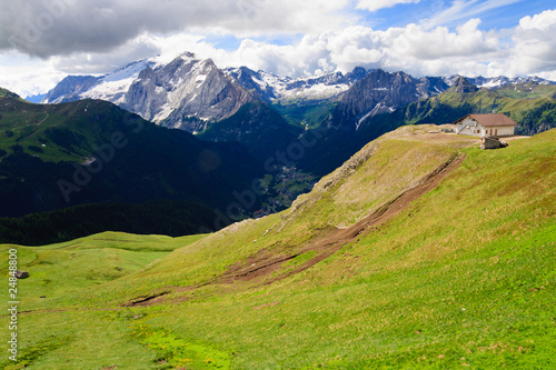 Fototapeta Naklejka Na Ścianę i Meble -  Summer view of Dolomites valley